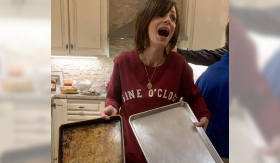 Mom shares how to make dirty sheet pans look sparkling new again