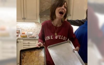 Mom shares how to make dirty sheet pans look sparkling new again