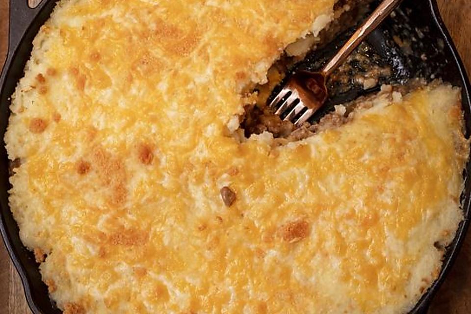 Easy Ground Beef Shepherd’s Pie Recipe With Cheesy Garlic Butter Mashed Potatoes | Beef | 30Seconds Food