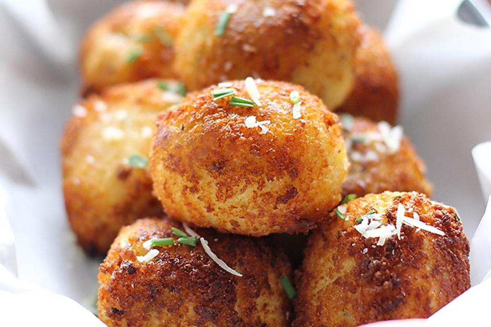 This Easy, Cheesy Mashed Potato & Bacon Balls Recipe Is the Bomb | Side Dishes | 30Seconds Food